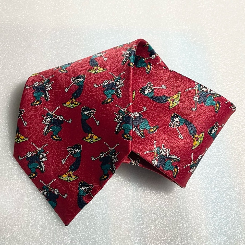 Mickey Unlimited Goofy golfing neck tie